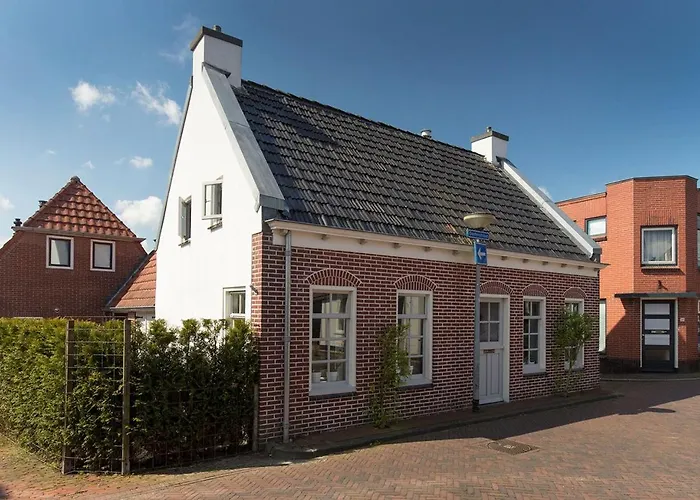 Karakteristiek Huis In Centrum Winsum Met Nieuwe Badkamer